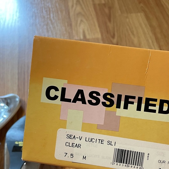 Classified see-thru lucite clear 7.5 M heels like new in box - Picture 8 of 8